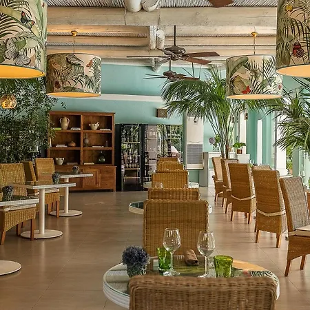 Отель Botania Relais & - The Leading Of The World 5*