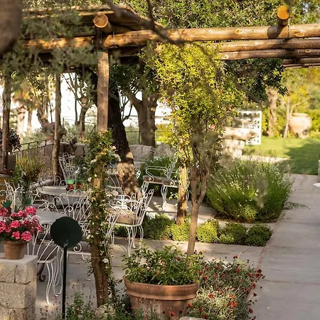 Botania Relais & - The Leading Of The World Отель